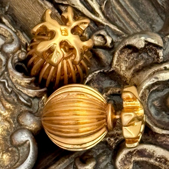 TORY BURCH • Roxanne Gold Double Rolled Brass Earrings - Picture 5 of 5